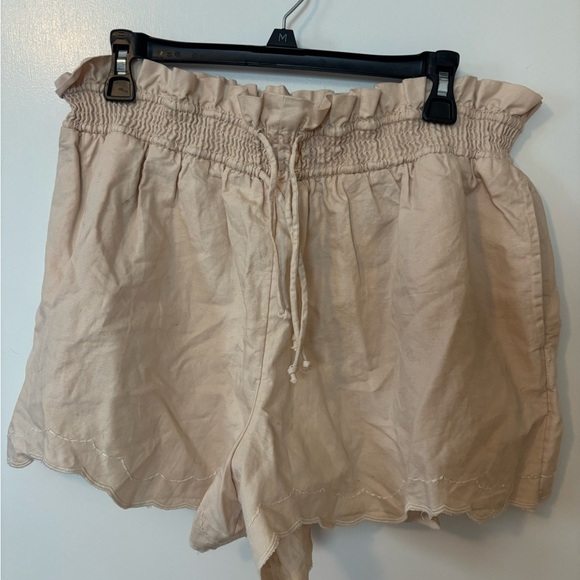 Anthropologie Pants - Anthropologie High Waisted Feminine Cream Shorts NWT